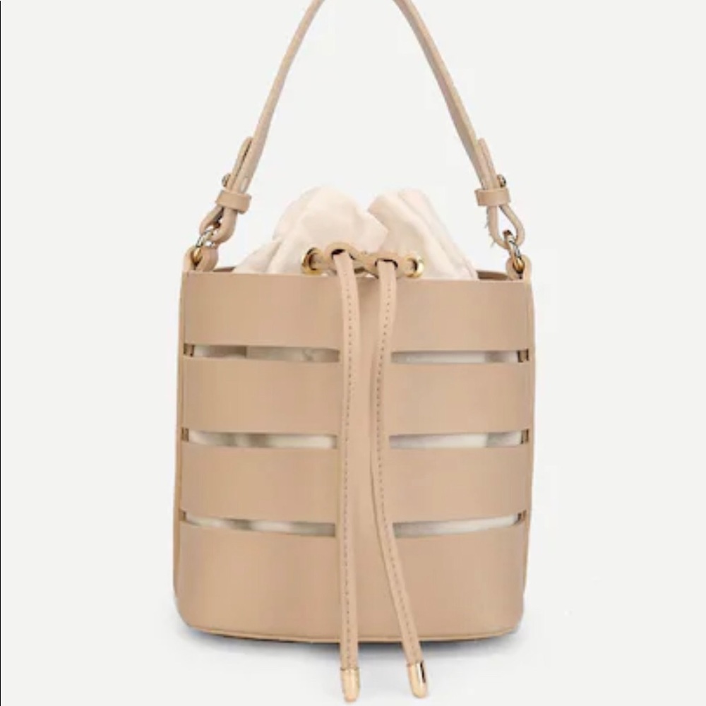 Bucket bag with pouch